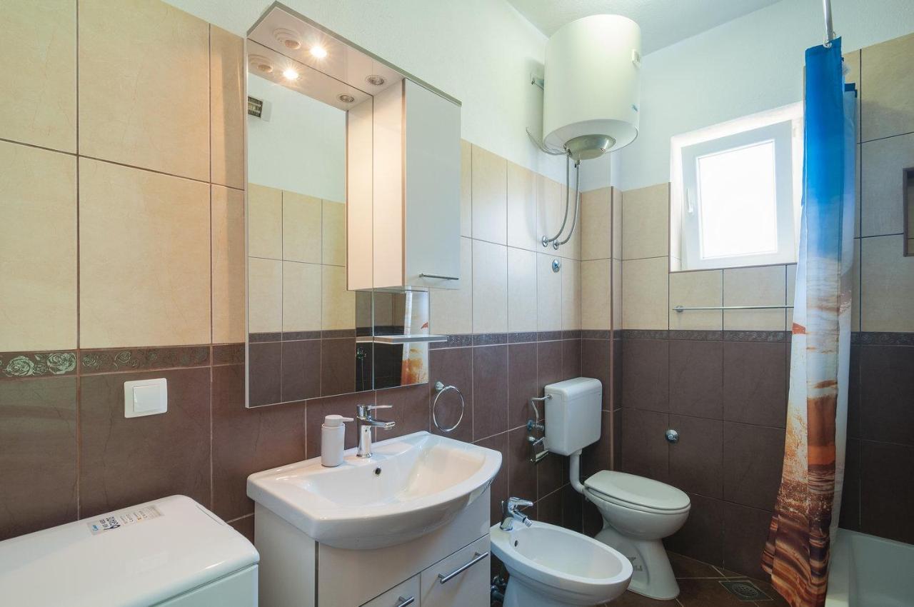 Apartman Neven Подгора Екстериор снимка